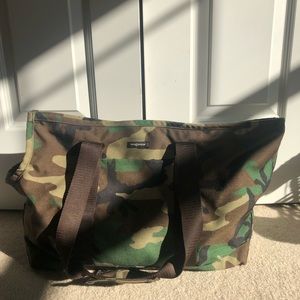 Wag Wear Camo Zipper Dog Tote